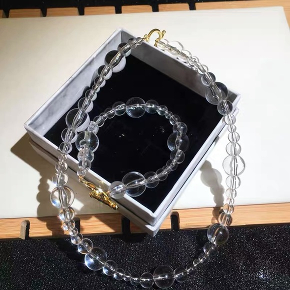 Clear headed necklace - Picture 3 of 3